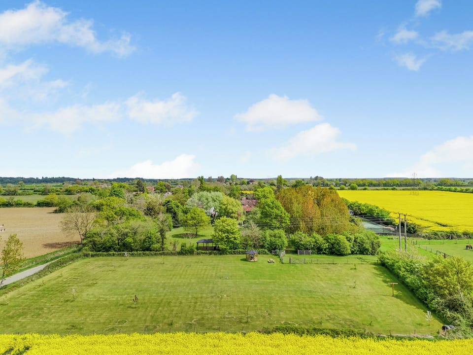 Garden and grounds | Chestnut Tree Barn, Ilketshall St Margaret near Bungay