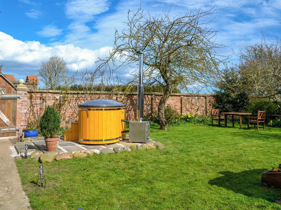 Jacuzzi | Winship Cottage, Winestead