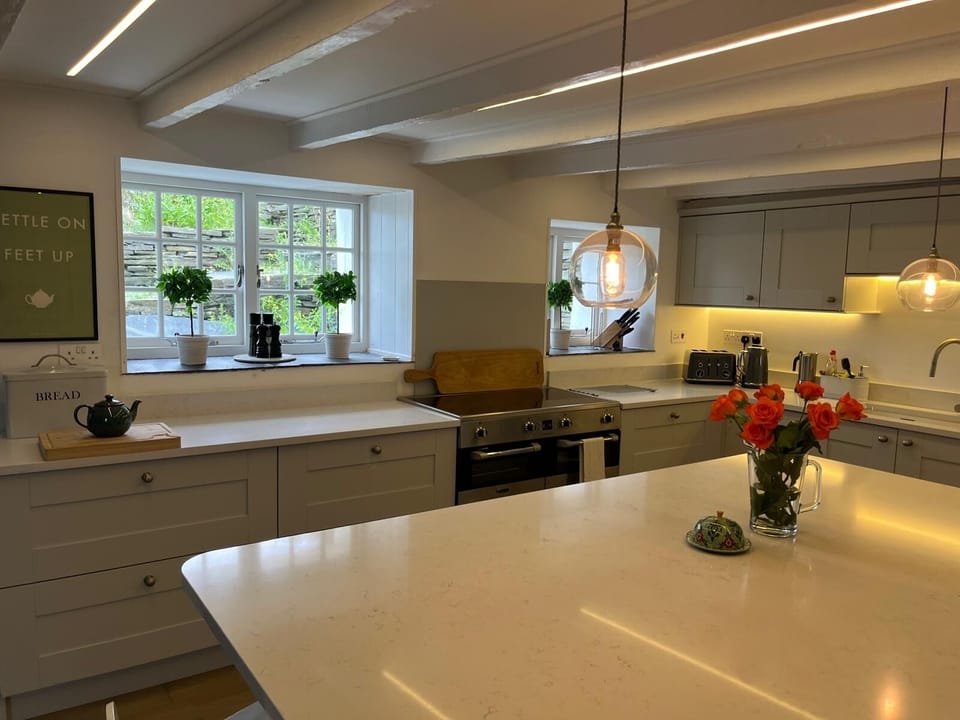 Kitchen, with range cooker and ceramic worktop