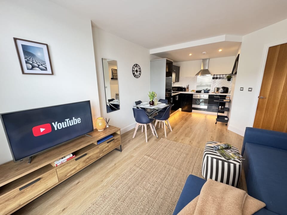 TV with Netflix, YouTube, Prime video