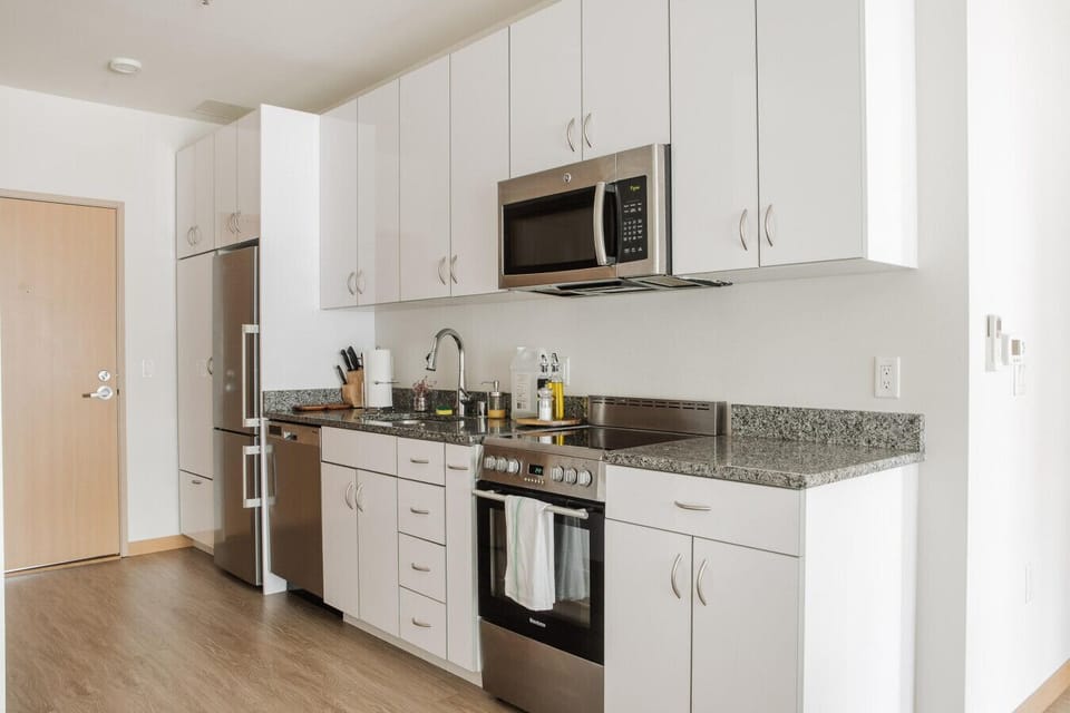 Full kitchen