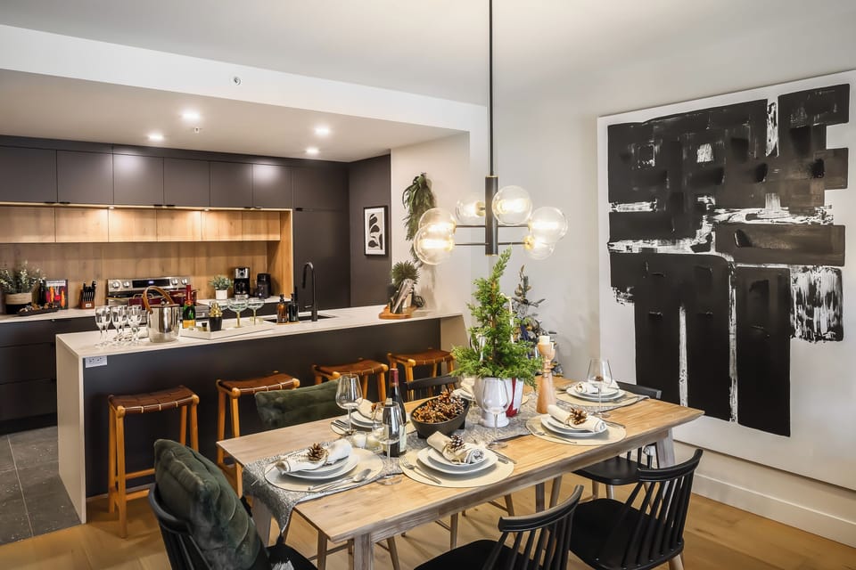 Dining room, kitchen (2)