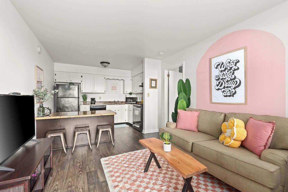 Cozy living area with stylish décor, comfy sofa, and an open kitchen with a breakfast bar.

STRP # 2018041116

