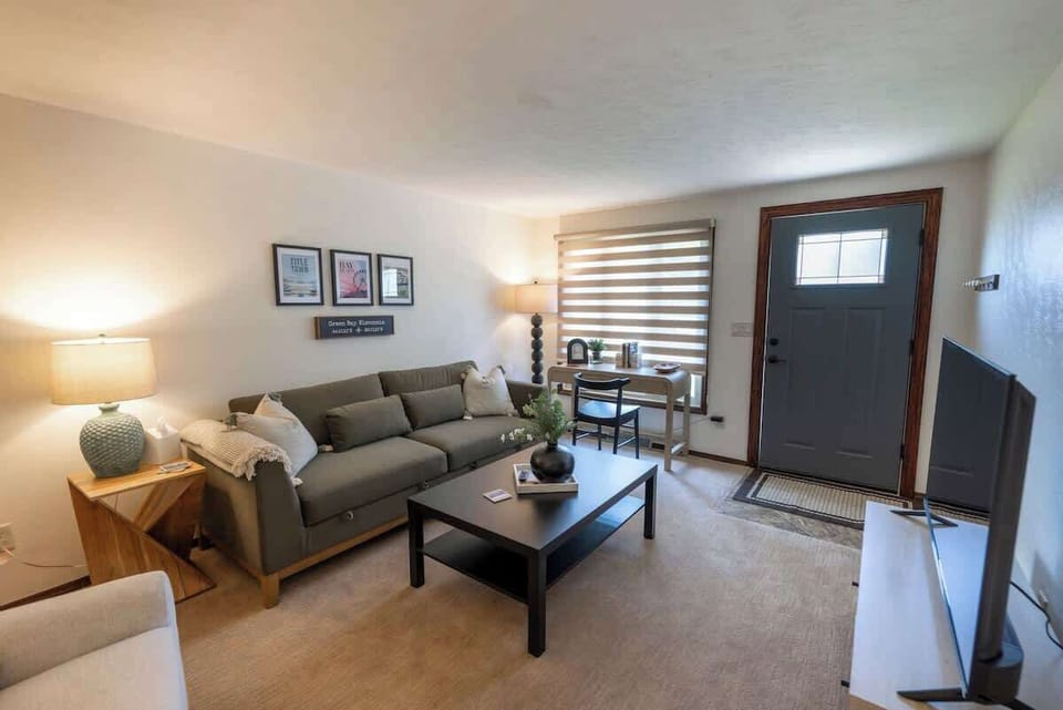 Living room with large-screen TV and seating area for 4 to 6 people