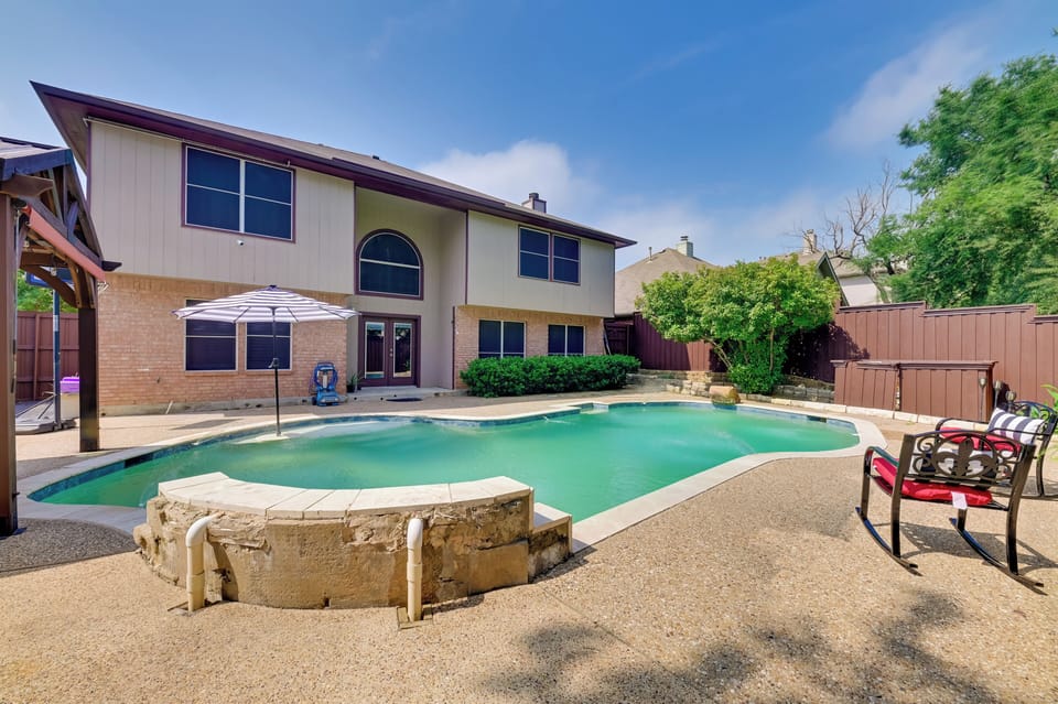 Denton Vacation Rental | 5BR | 3.5BA | 4,007 Sq Ft | Stairs Required