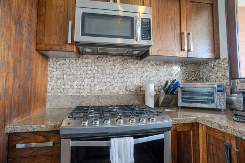 Gas stove, microwave, toaster oven, and coffee maker (and blender)