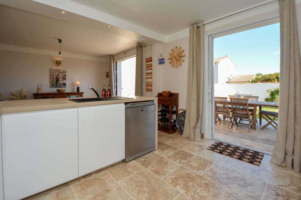 Kitchen and terrace