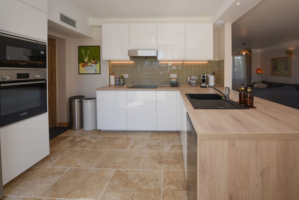 Open well equipped kitchen