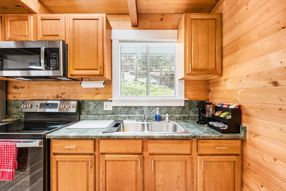 Fully equipped kitchen to prepare a homemade meal while away from home