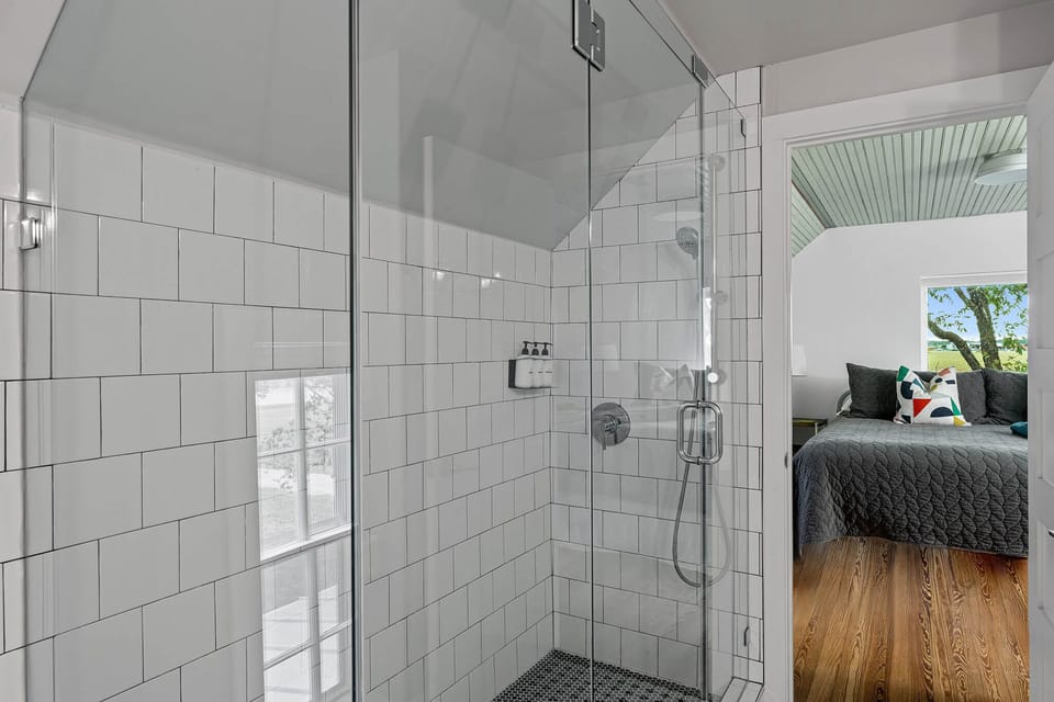Step through to a shared bathroom that blends farmhouse character with all the essentials. It’s the kind of setup where everyone feels close, yet still has their own personal nook.