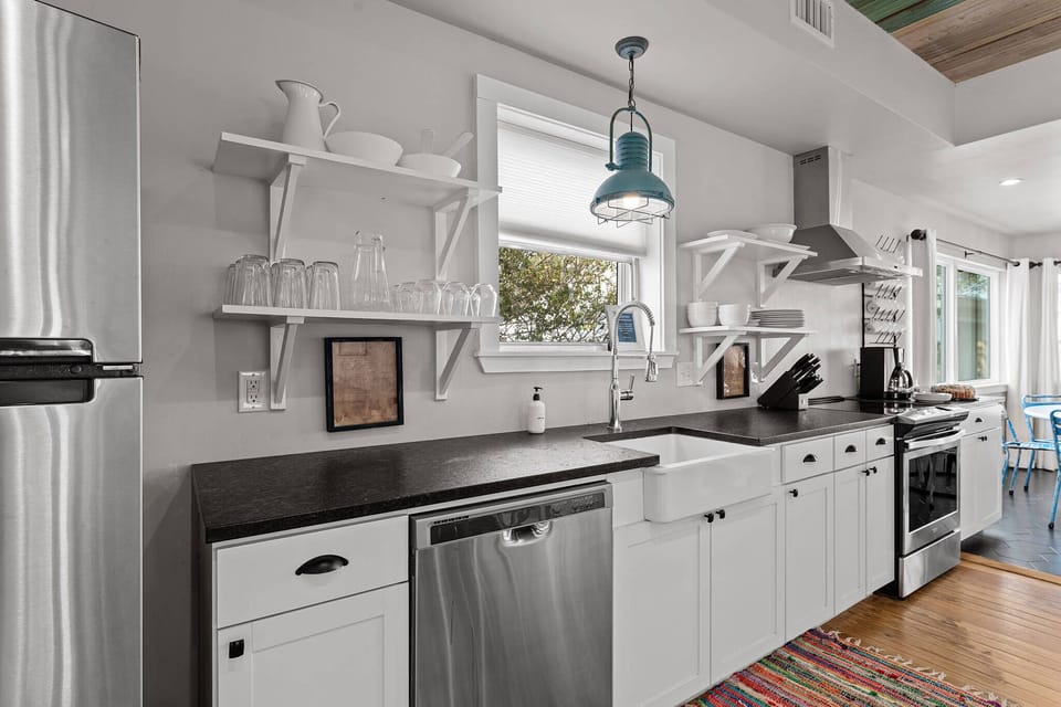 Bring home treasures from Fredericksburg’s markets and turn them into something special here. The kitchen invites creativity and connection, offering everything you need to cook, snack, and celebrate together.