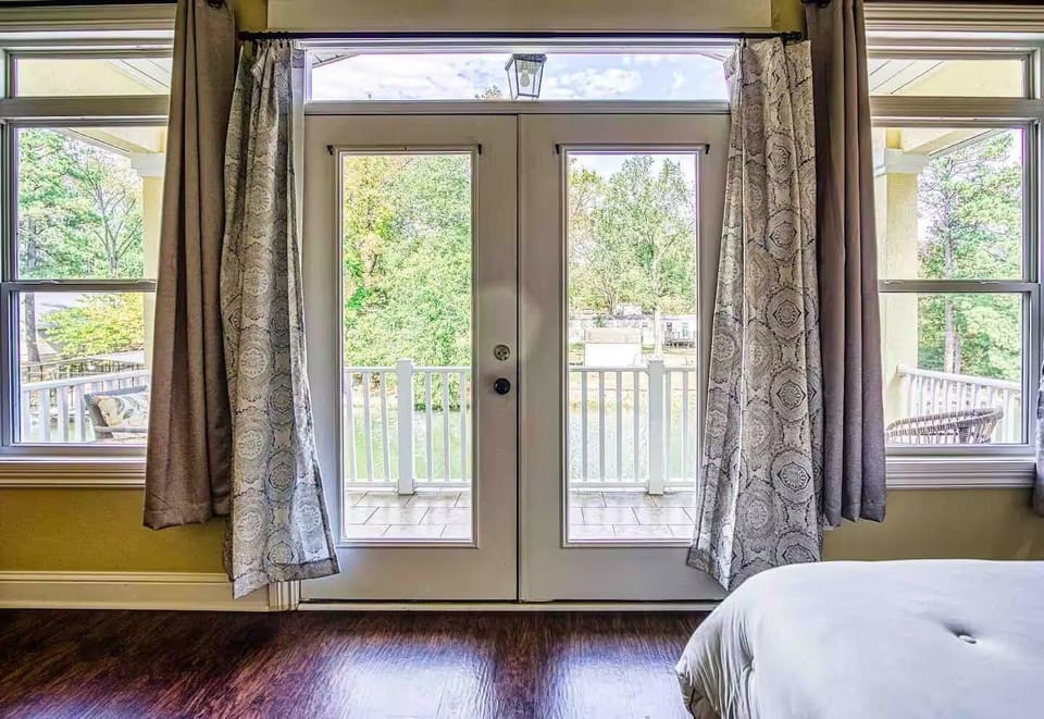 Main bedroom balcony.