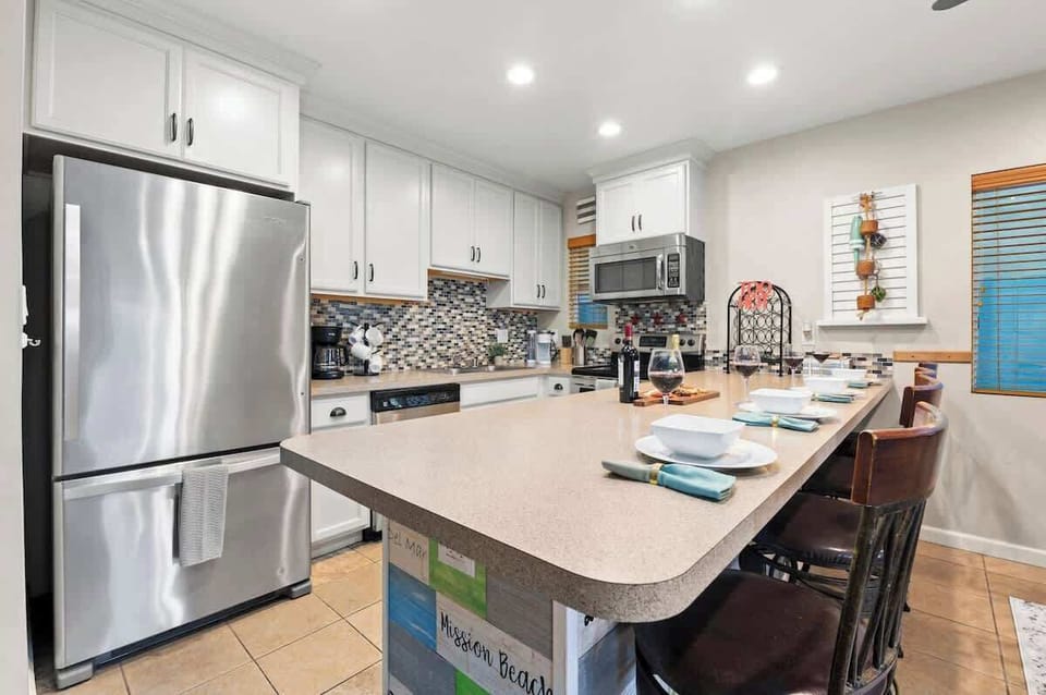 Fully equipped kitchen.