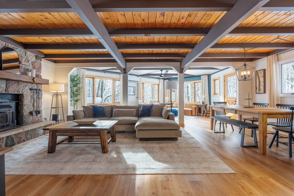 Spacious living area, open to the kitchen & dining