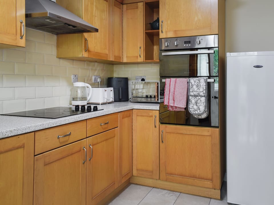 Kitchen | 2 Le Dorney Villa - Le Dorney Villas, Par