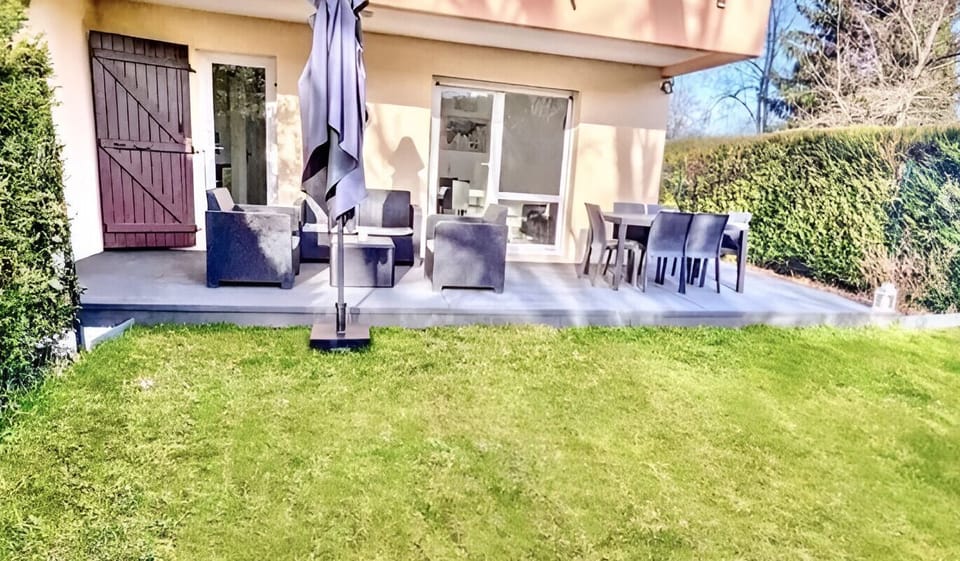 Terrace/ garden