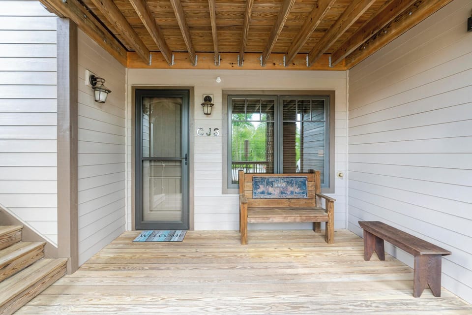 Chalakee CJ-3 Entryway