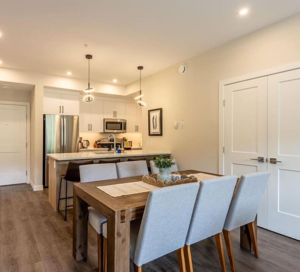 Dine in style. Our open-plan kitchen and dining area is perfect for your stay.