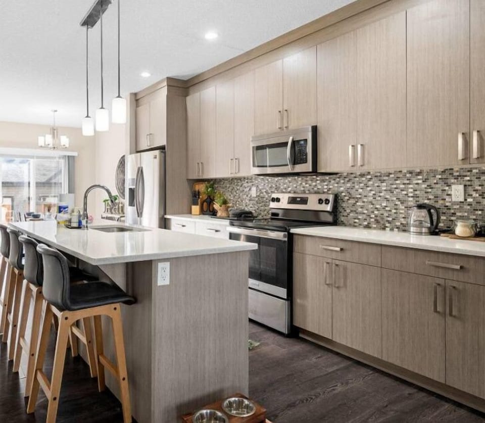 Enjoy a fully-equipped kitchen, from the coffee maker to start your mornings right, to thoughtful touches like a pet bowl for your furry friend. Modern appliances and ample counter space ensure all your culinary needs are met.