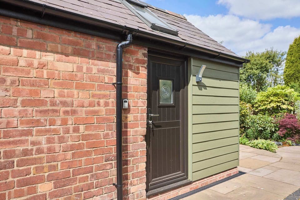 Garden Studio, Hartlebury - Host & Stay
