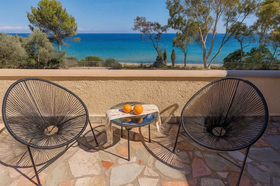 Seaside Patio with Wine & Relaxing Chairs
Unwind by the water with a drink in hand — perfect for enjoying the sea breeze and stunning views.