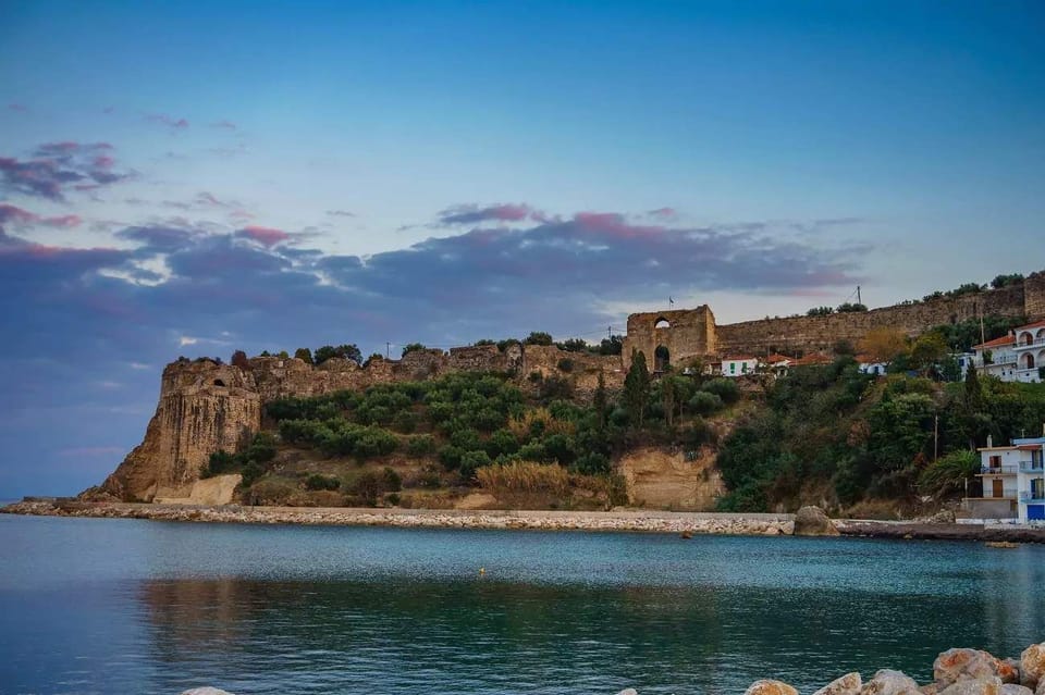 Koroni Castle – Historic Landmark with Panoramic Coastal Views
Just minutes away, explore the rich history and expansive sea views from this ancient cliffside fortress.