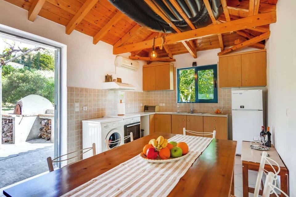 Functional and charming kitchen with everything you need for home-cooked meals.