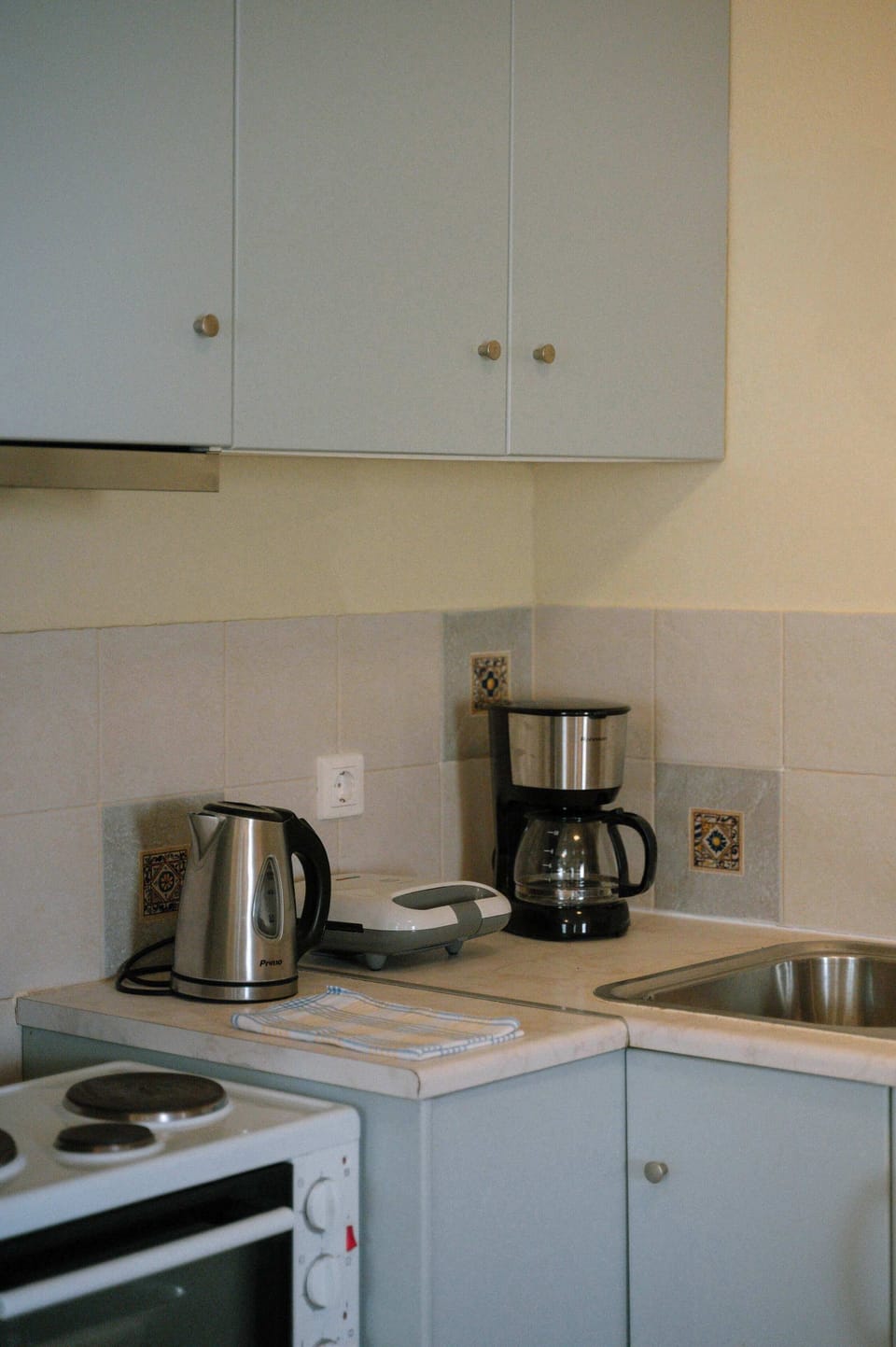 Fully Equipped Kitchenette

