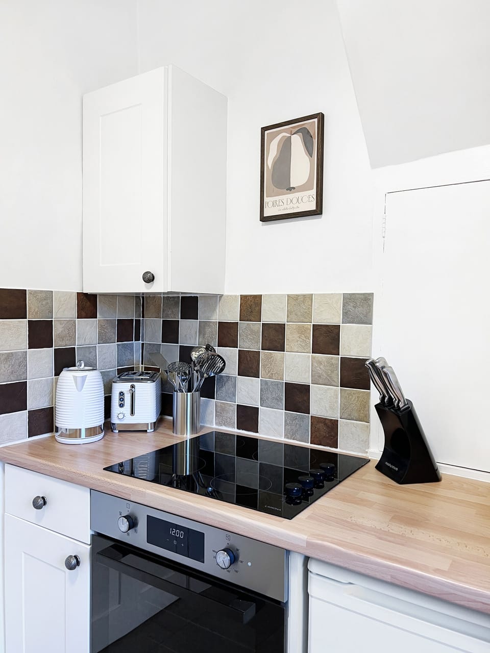 Kitchen with electric hob and oven