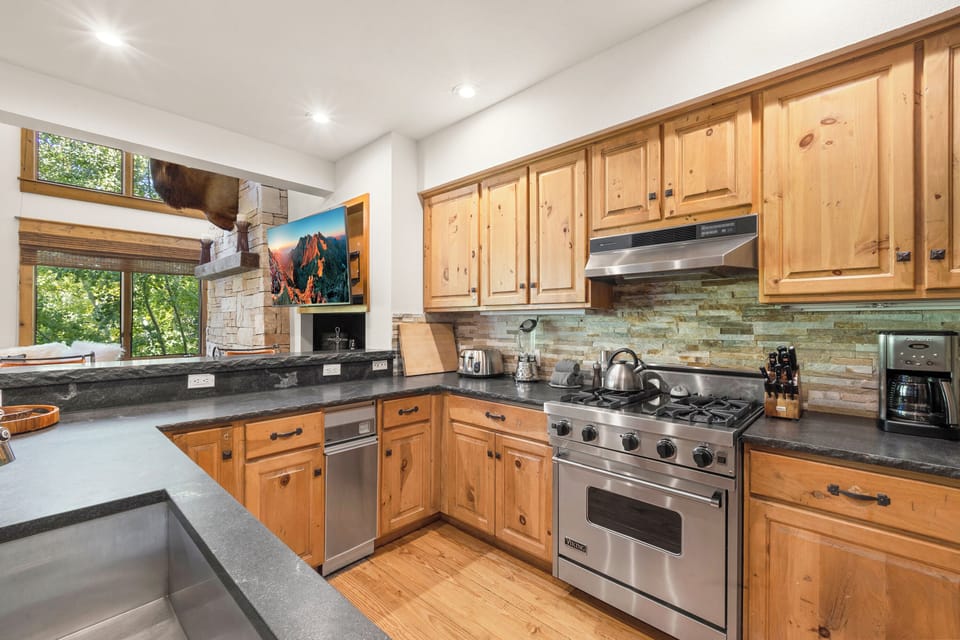 6.0-telemark-b-telluride-kitchen