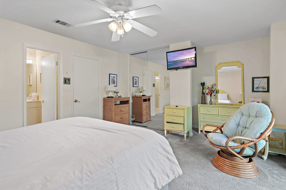 Guest bedroom