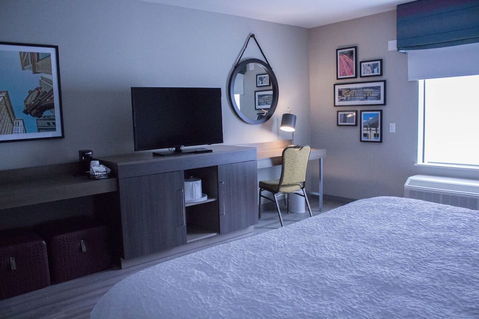 Set up your laptop and enjoy an easy, organized stay.