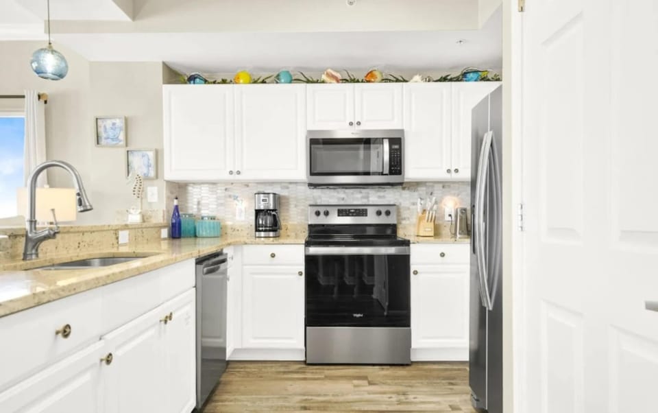 Prepare your favorite meals in the full kitchen 