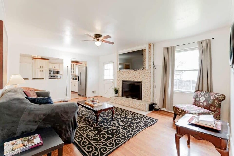 Spacious living room