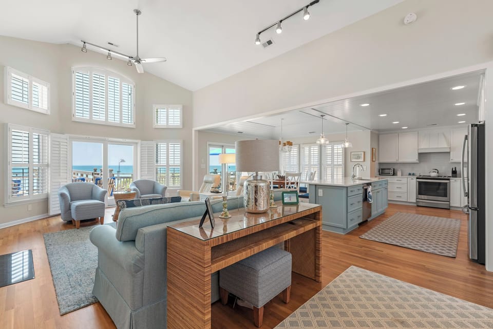 SS05: The Beachhouse | Top Level Living Area