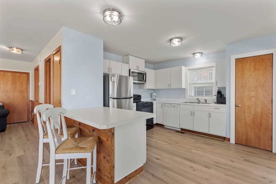 SN2923: RoSea Retreat | Mid Level Kitchen