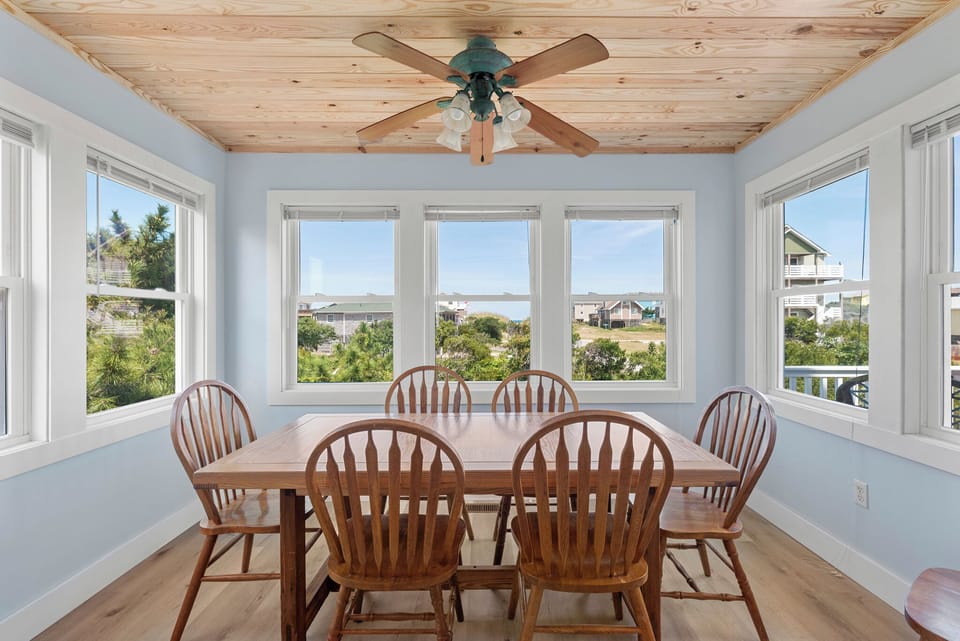SN2923: RoSea Retreat | Mid Level Dining Area