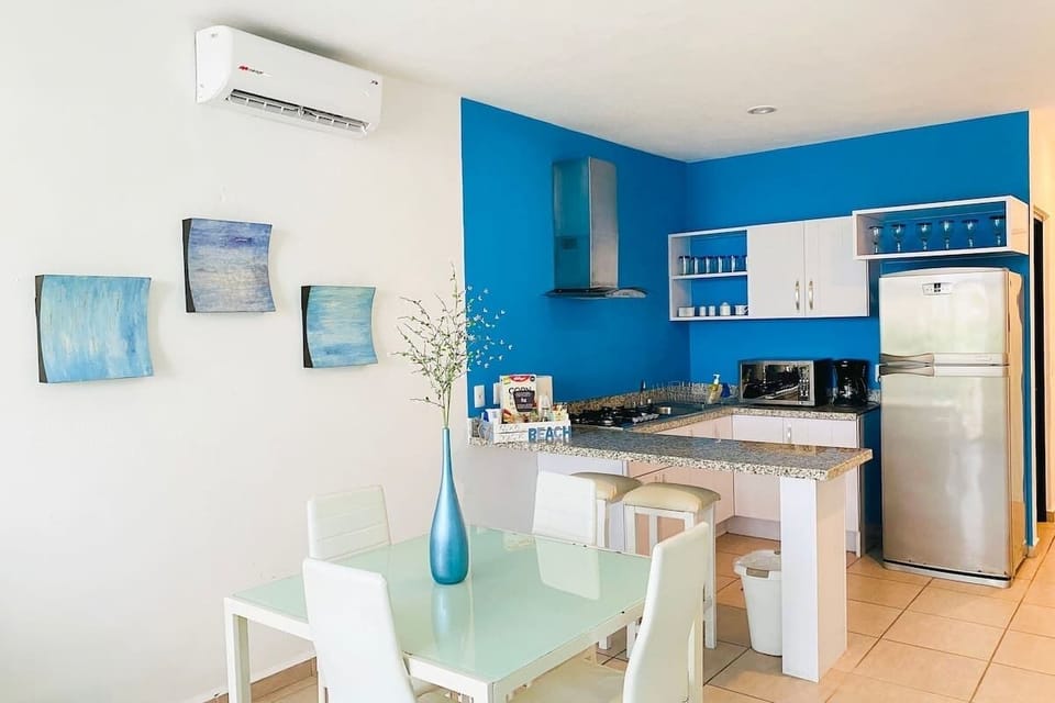 For sit-down meals, there's a dining table and breakfast bar