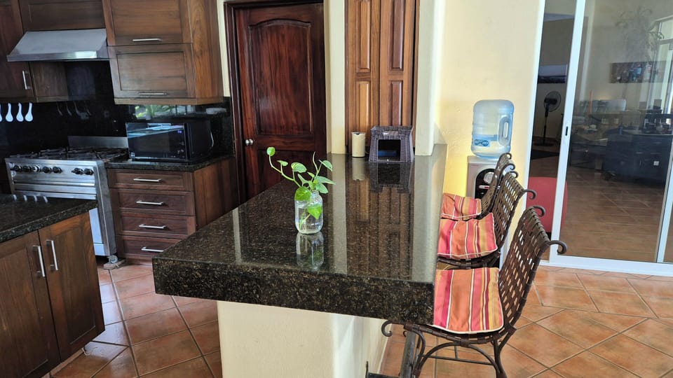 Shared kitchen bar