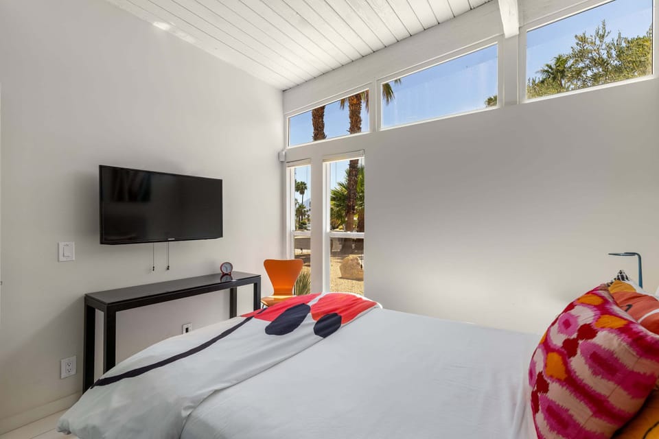 Guest bedroom
