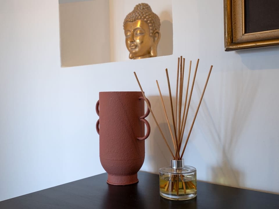 Decoration | Book Now with RENTUJEMY.COM