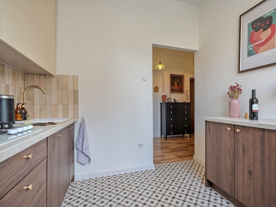 Kitchen with Dining Area | Book Now with RENTUJEMY.COM