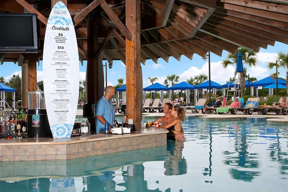 Swim-up pool bar