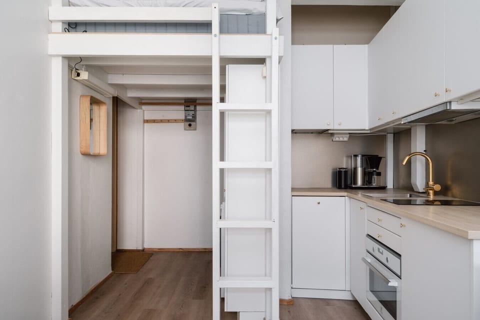 The apartment is equipped with a washing machine, dishwasher, and a fully equipped kitchen, making it easy for you to feel right at home.