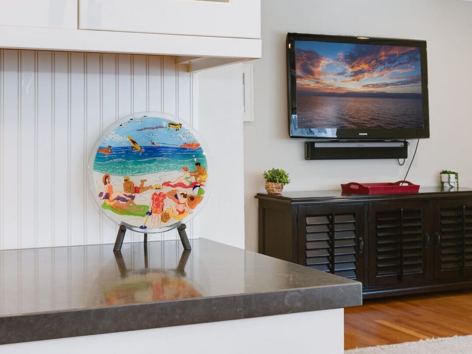 Flat-screen entertainment paired with breezy coastal accents makes this your vacation HQ.