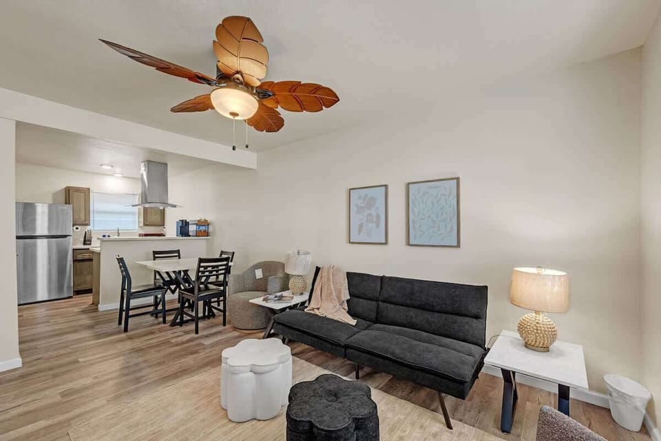 7228_Stewart_Rd_Galveston_TX_77551_USA-Living_room-_DSC4641