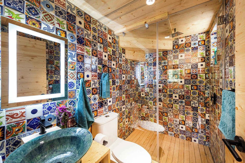 Baño completo con ducha y regadera de techo 