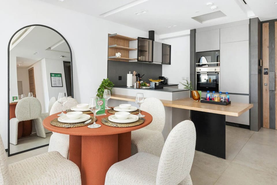 Cozy dining area perfect for shared meals and gatherings.