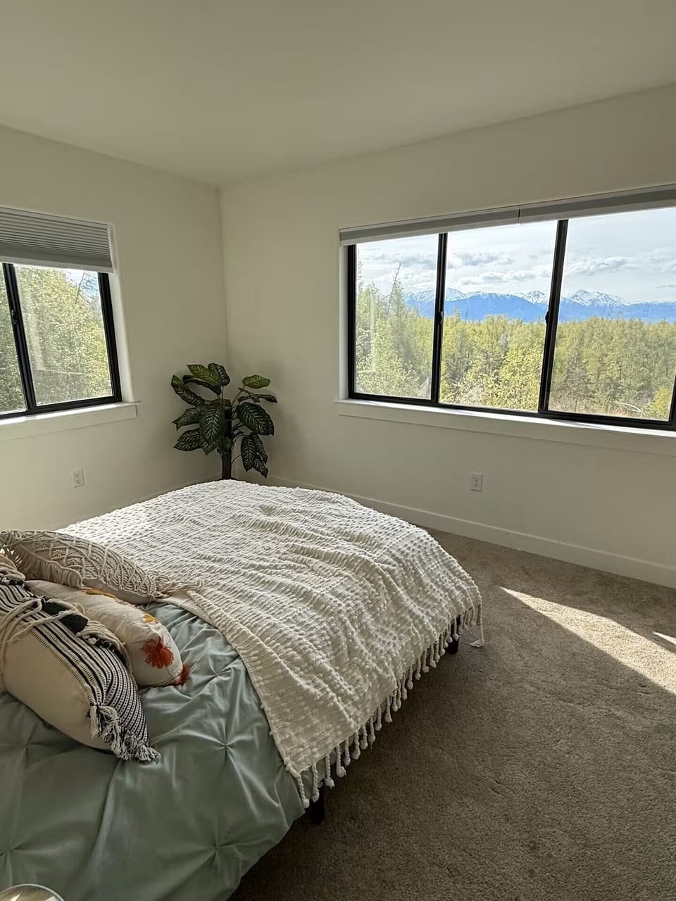 Queen size bed in 4th bedroom upstairs