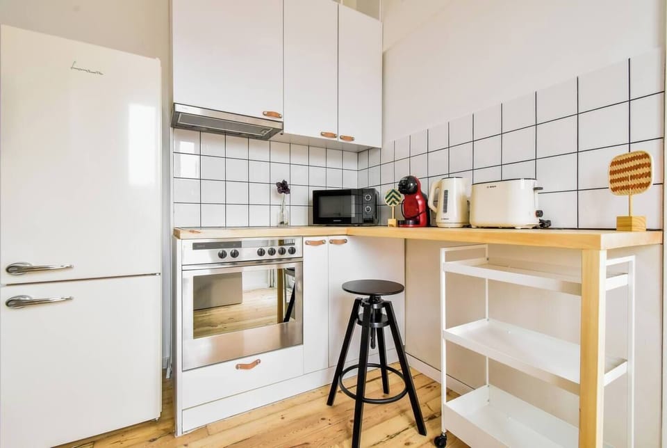 “Cook, brew, or snack in style—this fully equipped kitchen is perfect for anything from a quick coffee to a homemade dinner.”
➡️ Feel at home with everything you need, right here.